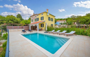 Lovely Home In Koromacno